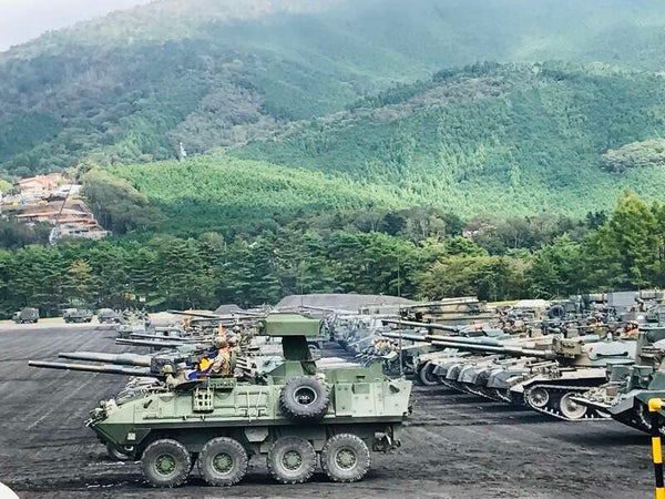 【群馬県内発】 陸上自衛隊富士学校・富士駐屯地開設72周年記念行事 ~ご昼食用お弁当(お茶)付き~ 日帰り1